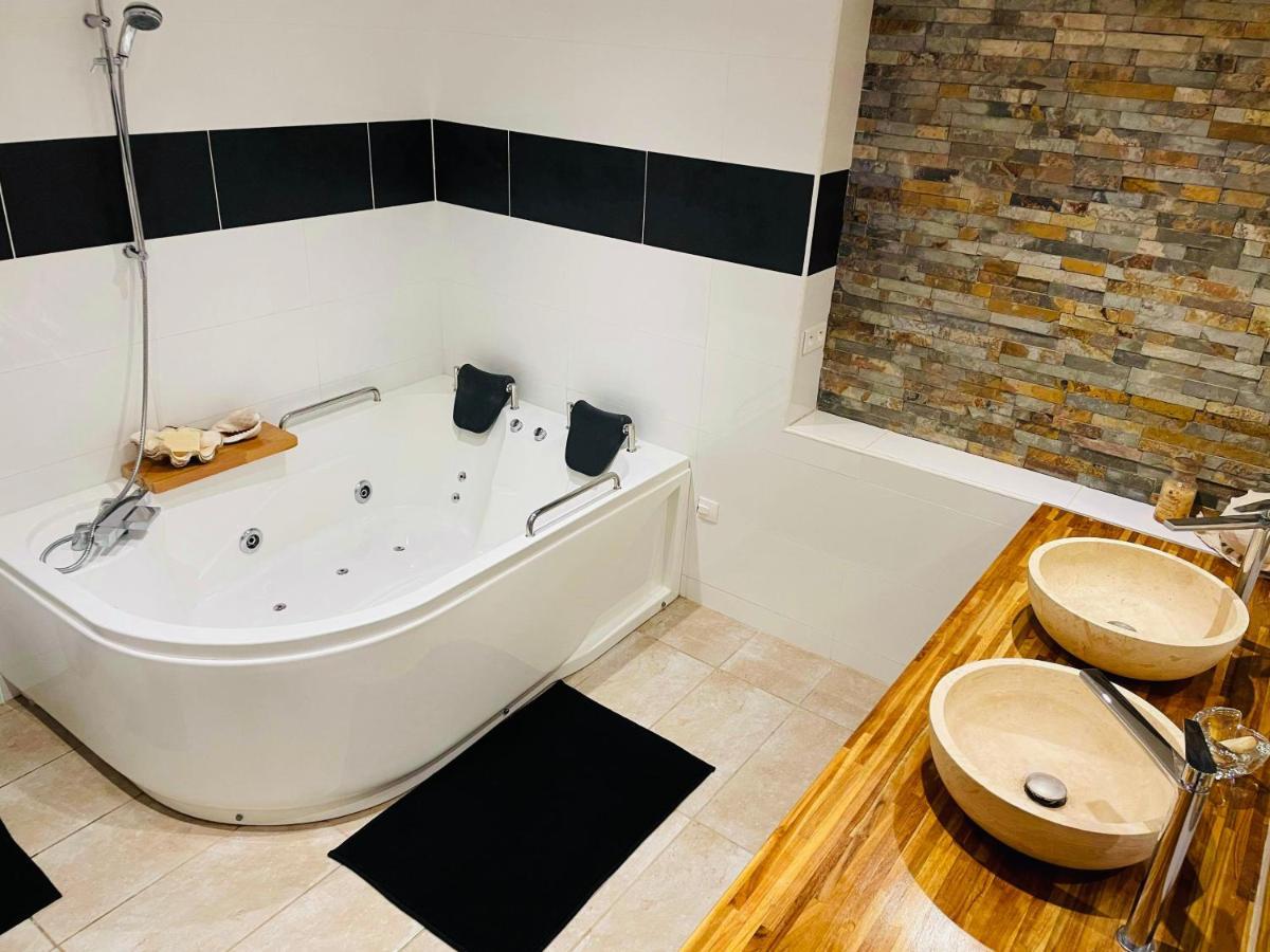 Charmante Maison Avec Jacuzzi Montazels Dış mekan fotoğraf